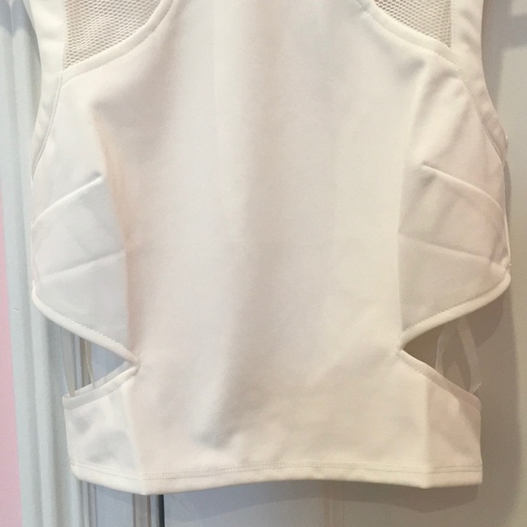VO Jeans NWT White Crop Mesh Cut Out Tank Sz S/0 - Picture 3 of 6
